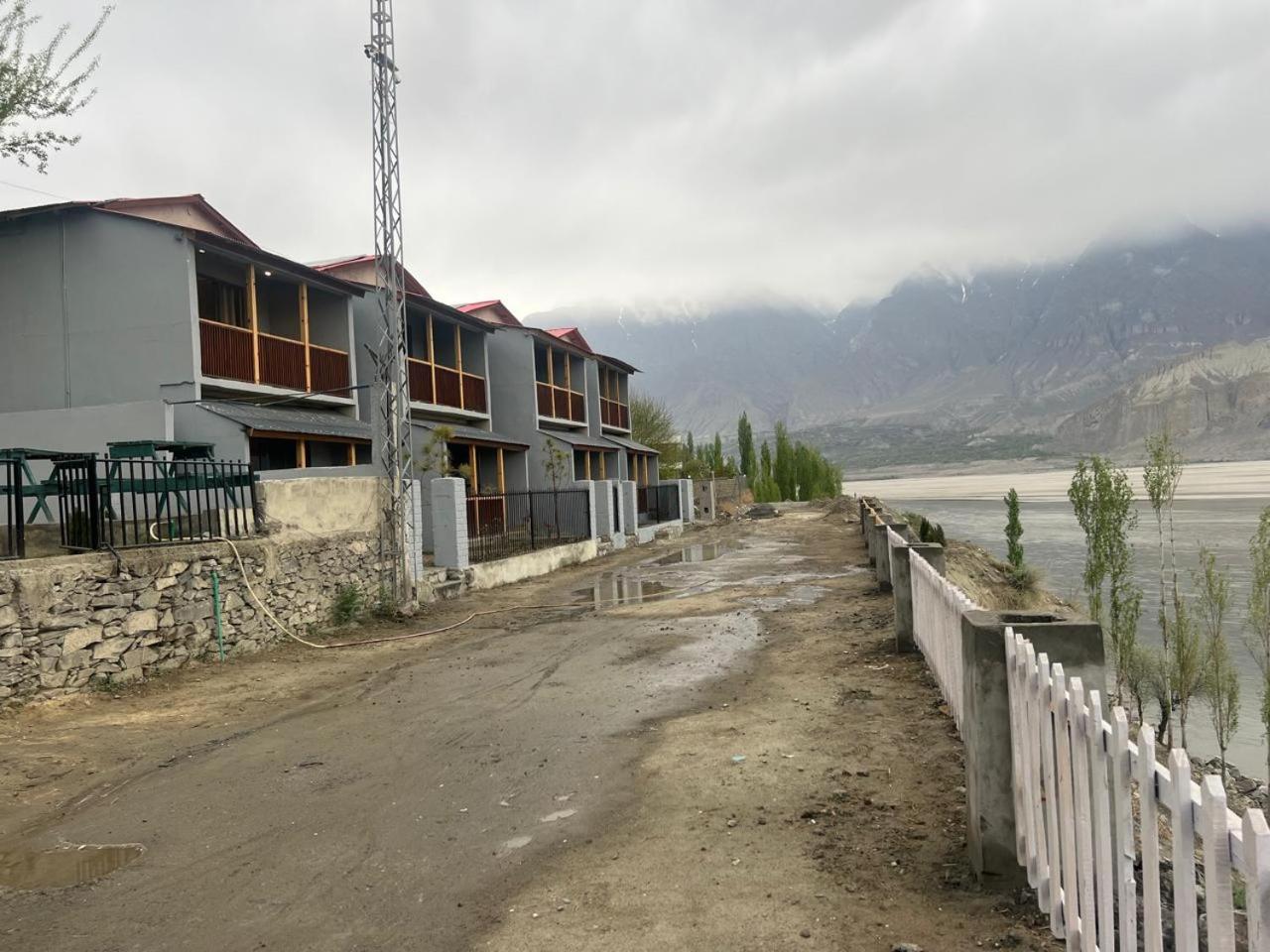 Eat And Read Hotel Skardu Exteriér fotografie